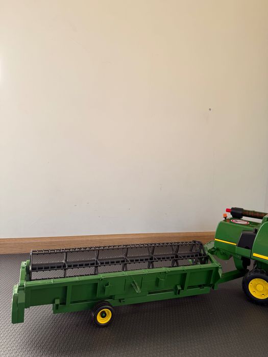 Kombajn John Deere T670i Bruder 02132 – Skala 1:16, Stan Idealny + Wózek