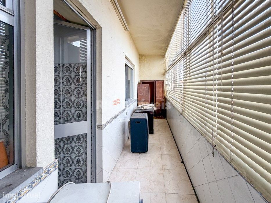 Apartamento T2 c/ Varanda - no Entroncamento