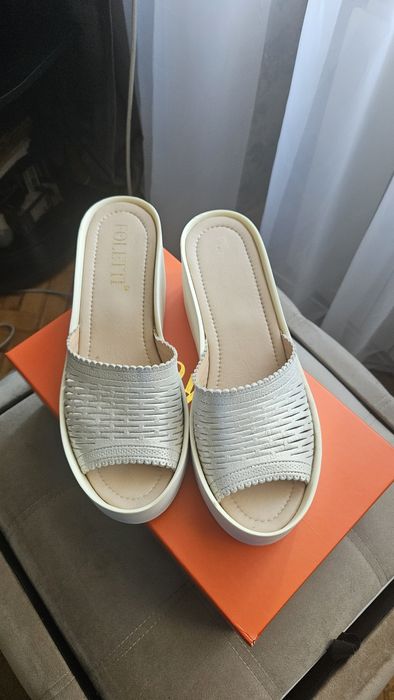 Продам босоножки 39 размера.