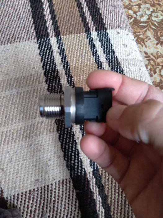 Датчик тиску подачі палива)