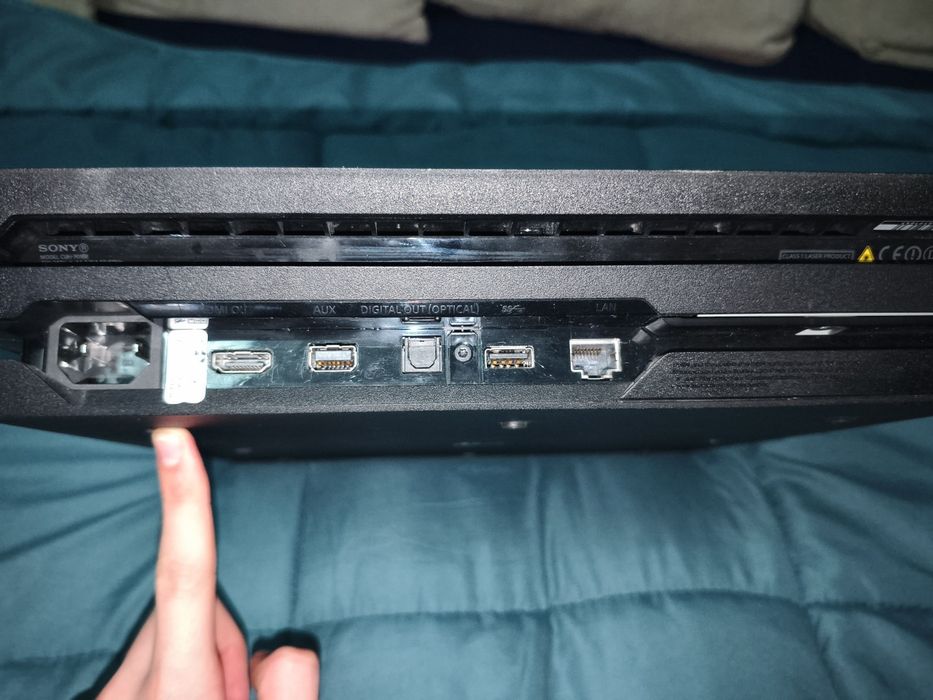 PlayStation 4 Pro 1TB + 2 kontrolery DualShock 4 – sprawna, komplet