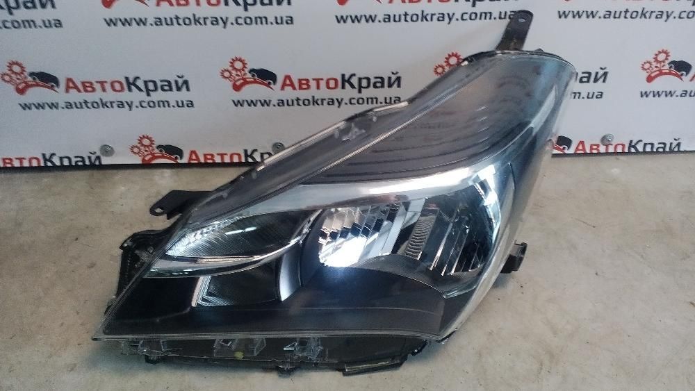 Фара передняя левая правая Тойота Ярис 2011-21 Toyota Yaris