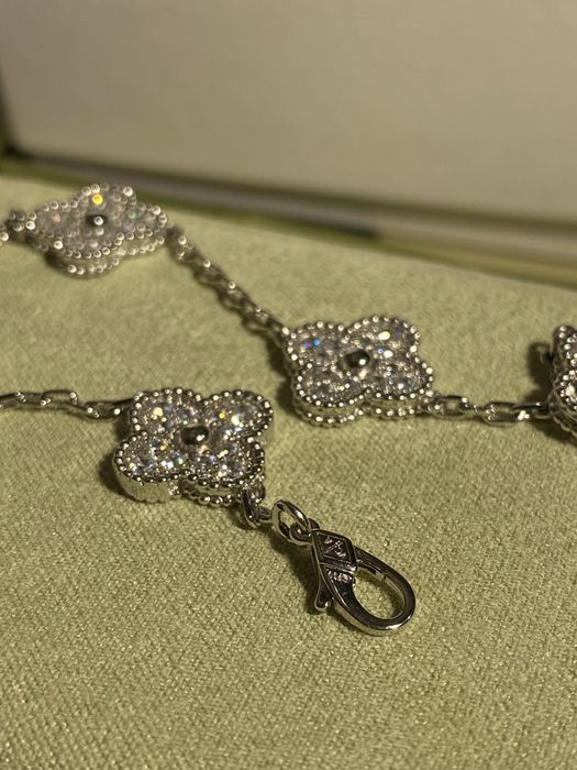 Вишуканий браслет у стилі Van Cleef & Arpels