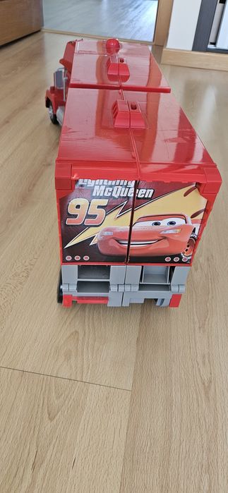Camião Mack GIGANTE Disney Cars – Pista Transformável (87cm Fechado/ 150cm Pista)
