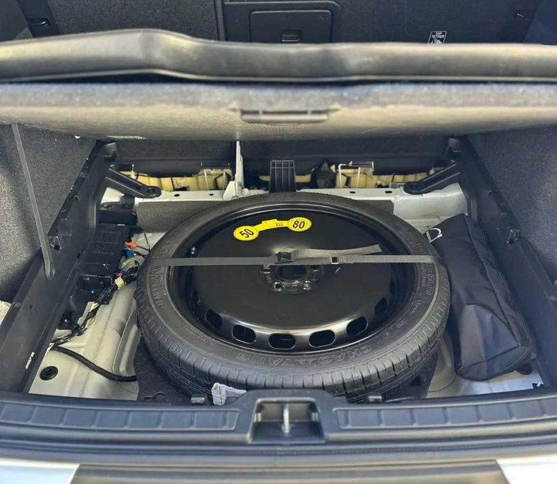 Volvo XC40 2022 1.5 бензин плагін