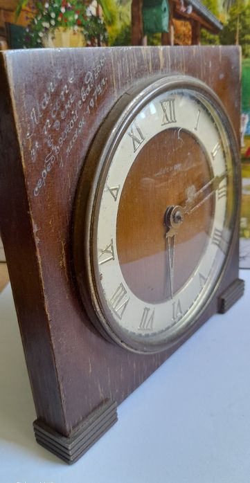 Часы настольные Молния