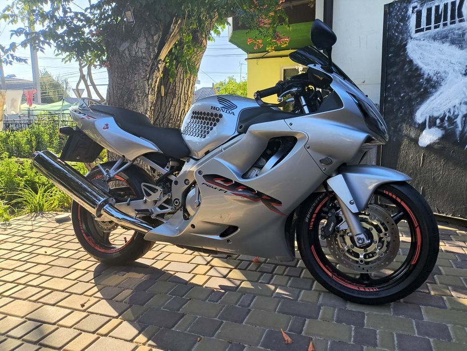 Продам honda cbr 600 f4i
