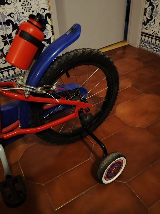 Bicicleta Infantil Homem-Aranha 16" com Rodinhas – Excelente Estado