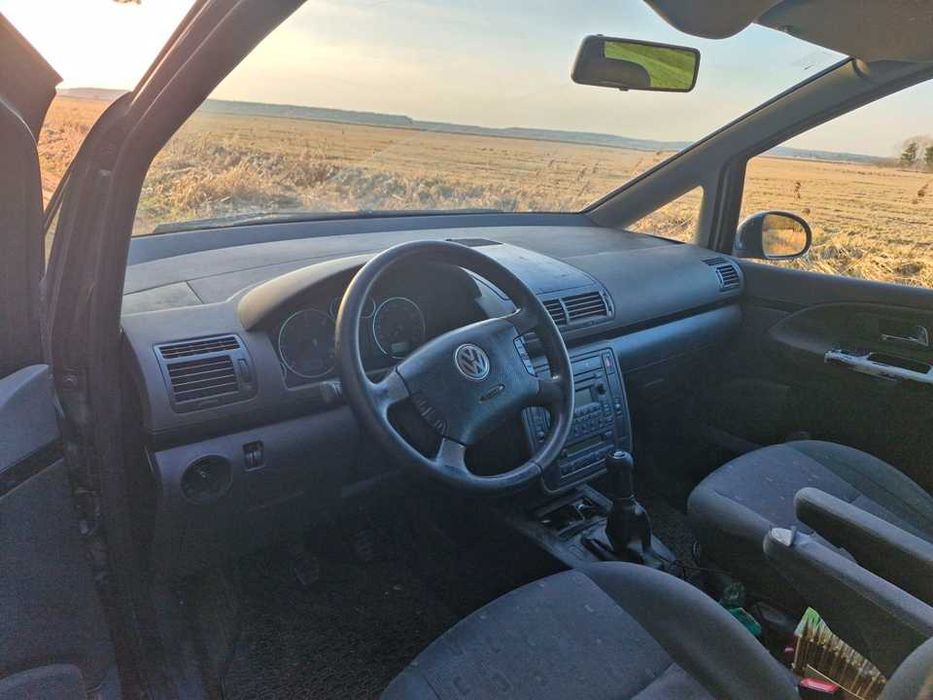 samochód vw sharan