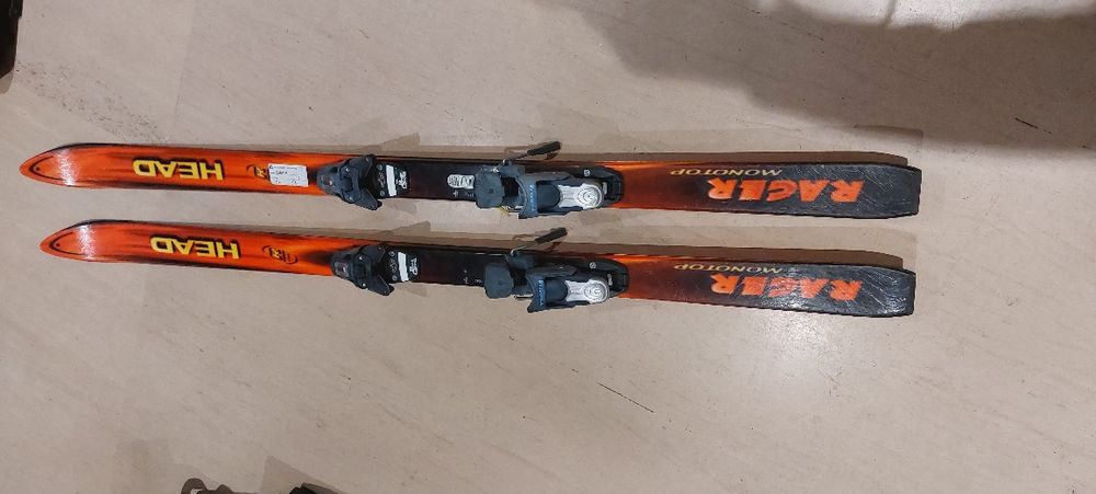 Skis junior usados Head. Aplicações Tyrolia