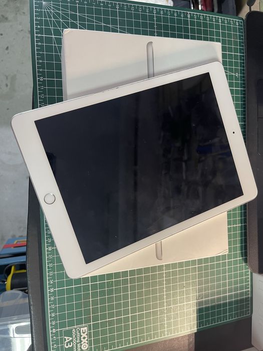 Apple iPad 32 GB 24.6 cm (9.7") Wi-Fi 5 (802.11ac) iOS 10 Silver