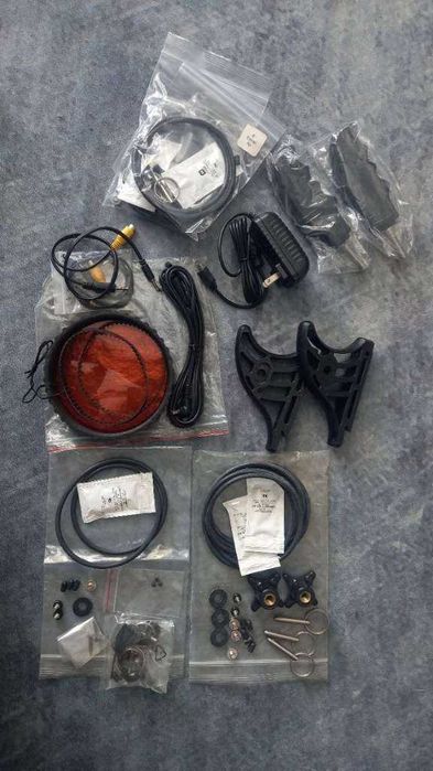 Canon XF100 z obudową podwodną Equinox i akcesoriami.