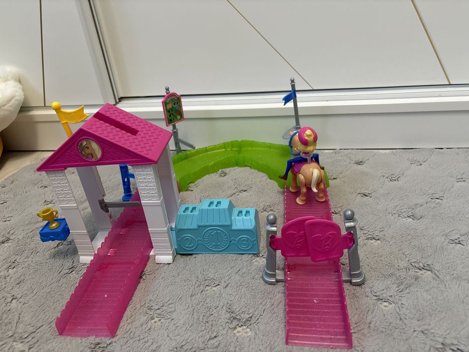 Zestaw Barbie On The Go Pony tor wyścigowy