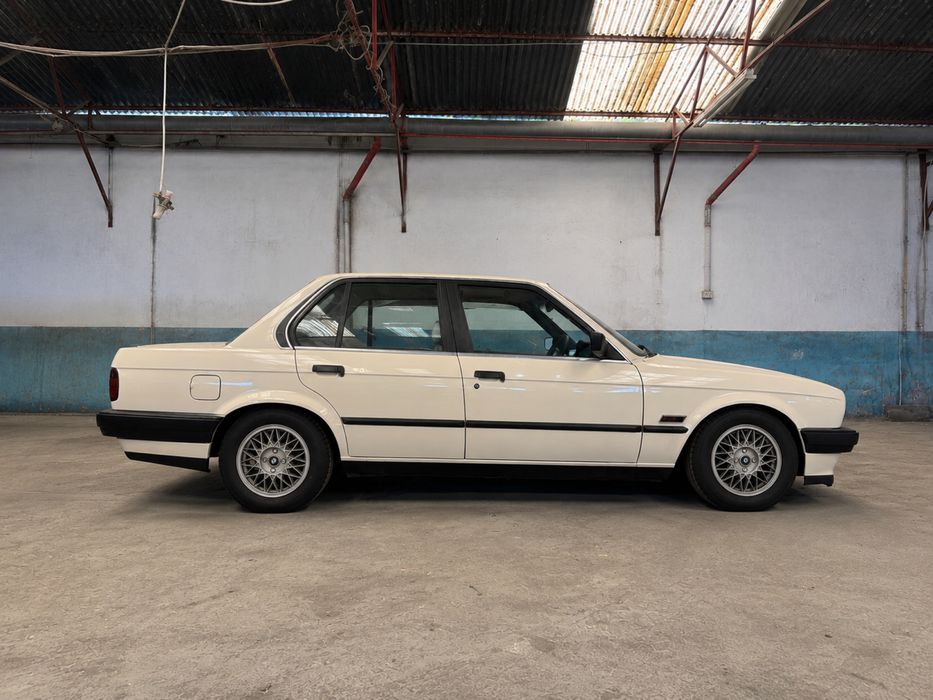 BMW e30 316 baixa quilometragem