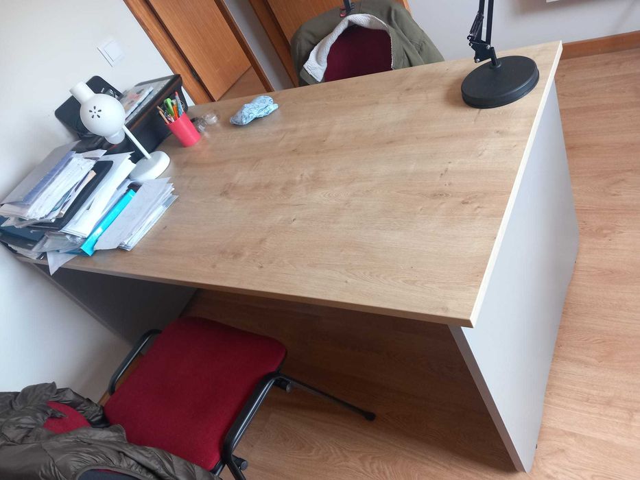 Vendo secretaria para desocupar