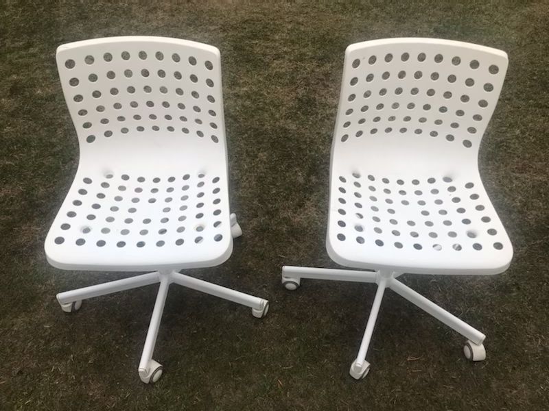 Dwa krzesla obrotowe do biurka