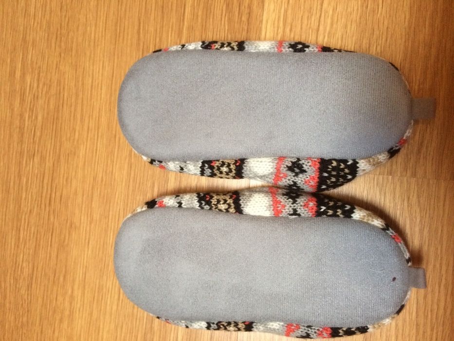 Caneleiras e sapatos de quarto novos