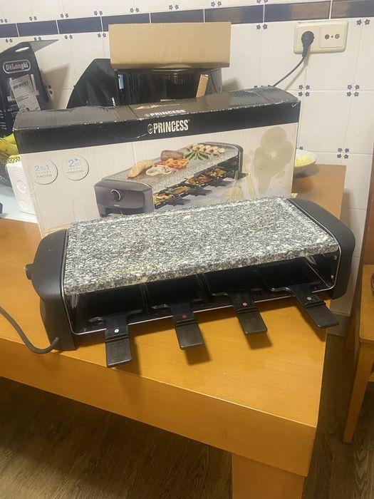 Grelhador Raclette Hisense