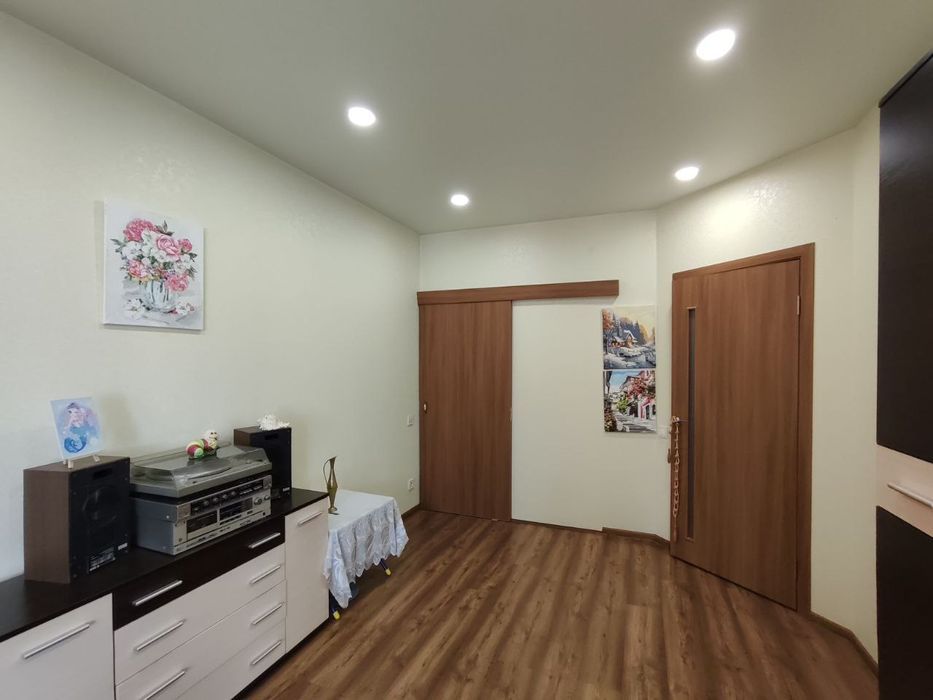 Однокімнатна квартира в Ірпені 40м2 . Район парк "Мама"