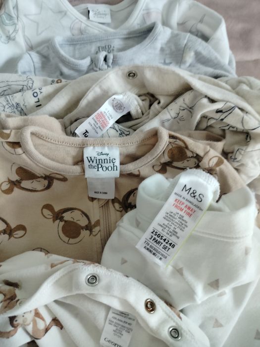 Pajacyki śpioszki firm M&S, George Tu