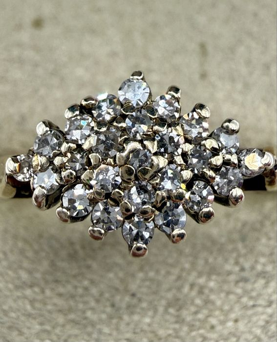 Złoty pierścionek z diamentami 0,26ct