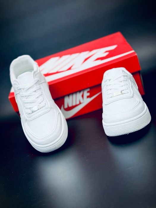 Белоснежные кеды Nike force женские кроссовки на каждый день кожаные