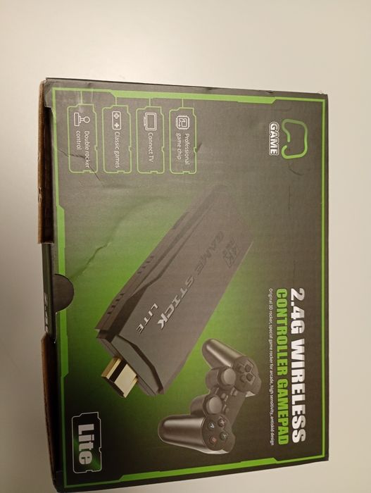 Consola jogos retro com dois comandos e cartão SD 64GB