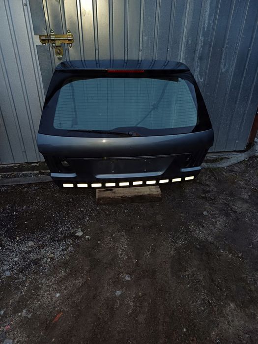Mercedes W211 Klapa bagażnika tył Kombi 368 Szyba