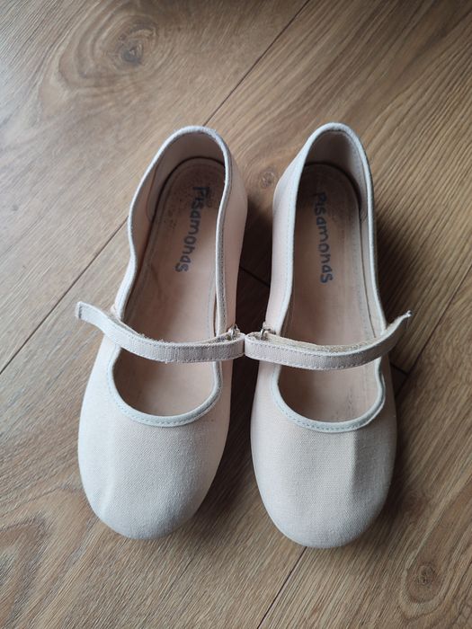 Beżowe baleriny pisamonas