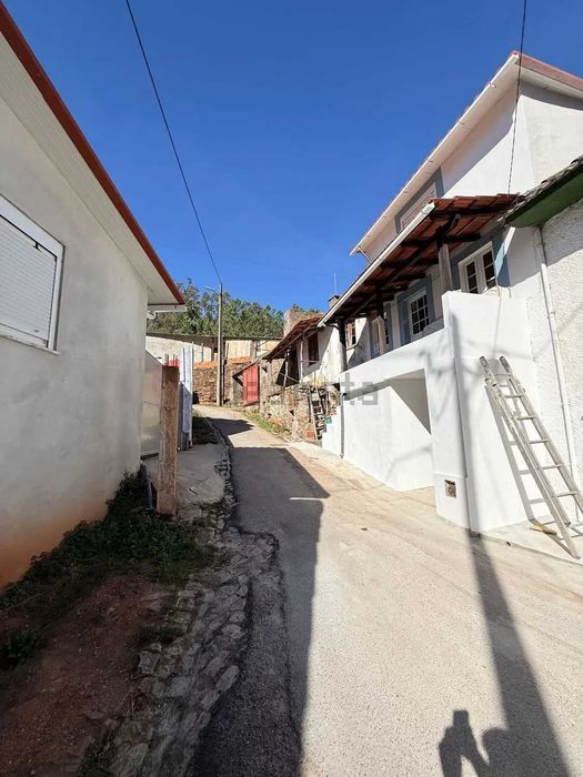 Moradia T3 p/ Reconstrução na Trémoa – Coimbra / Metro Mondego
