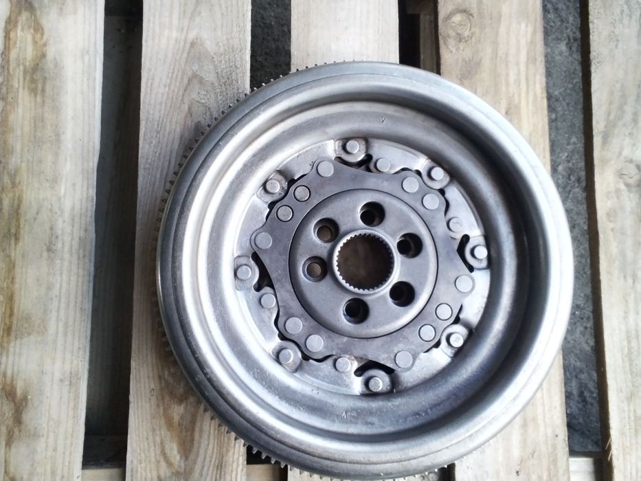 Реставрація маховика ( демпфера) гарантія 6 місяців.