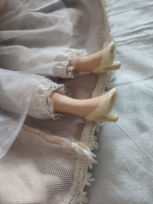 Boneca de porcelana antiga