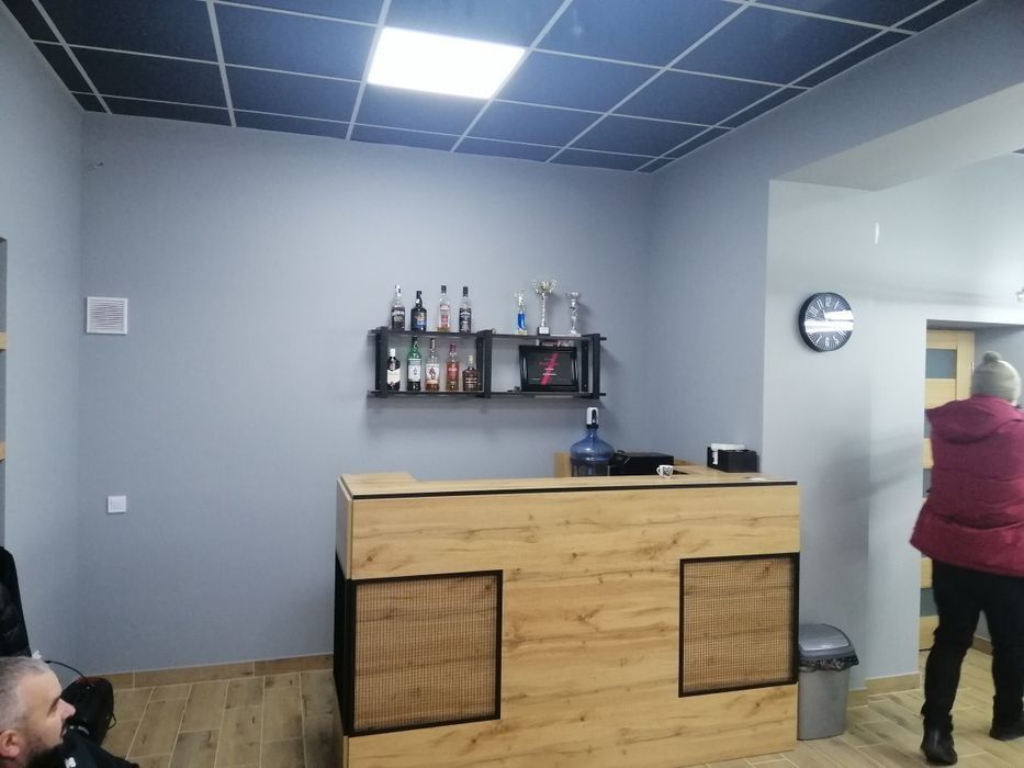 .  Приміщення поруч з магазином Фуршет