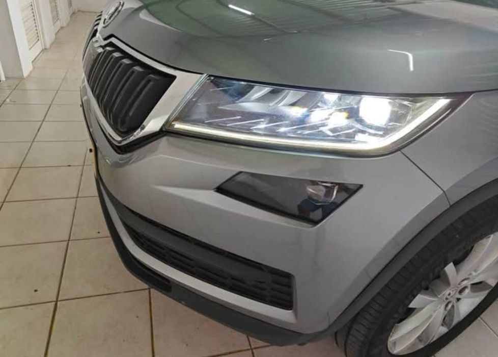 Skoda kodiaq  2.0 TDI Ambition DSG 7 lugares  carplay e android auto  câmera traseira + Manutenções em dia