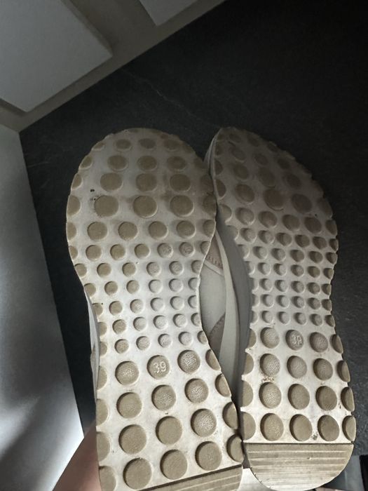 Шкіряні кросівки