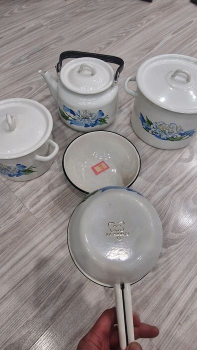 Zestaw garnków emaliowanych