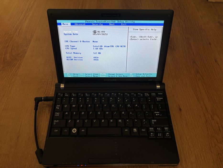 Zestaw laptopów Samsung i Sony