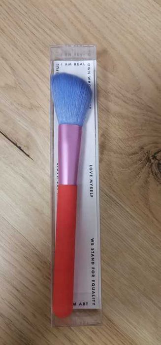 Catrice Pędzel do różu nowy.