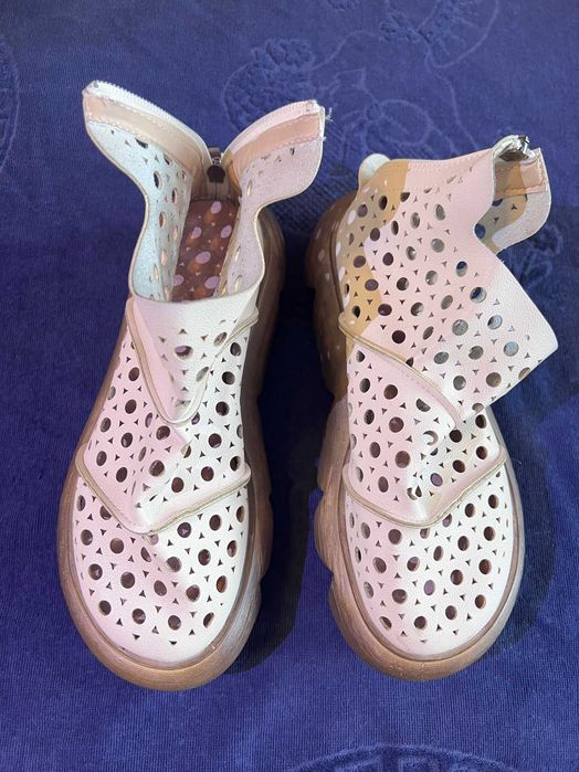 Сандалі на платформі