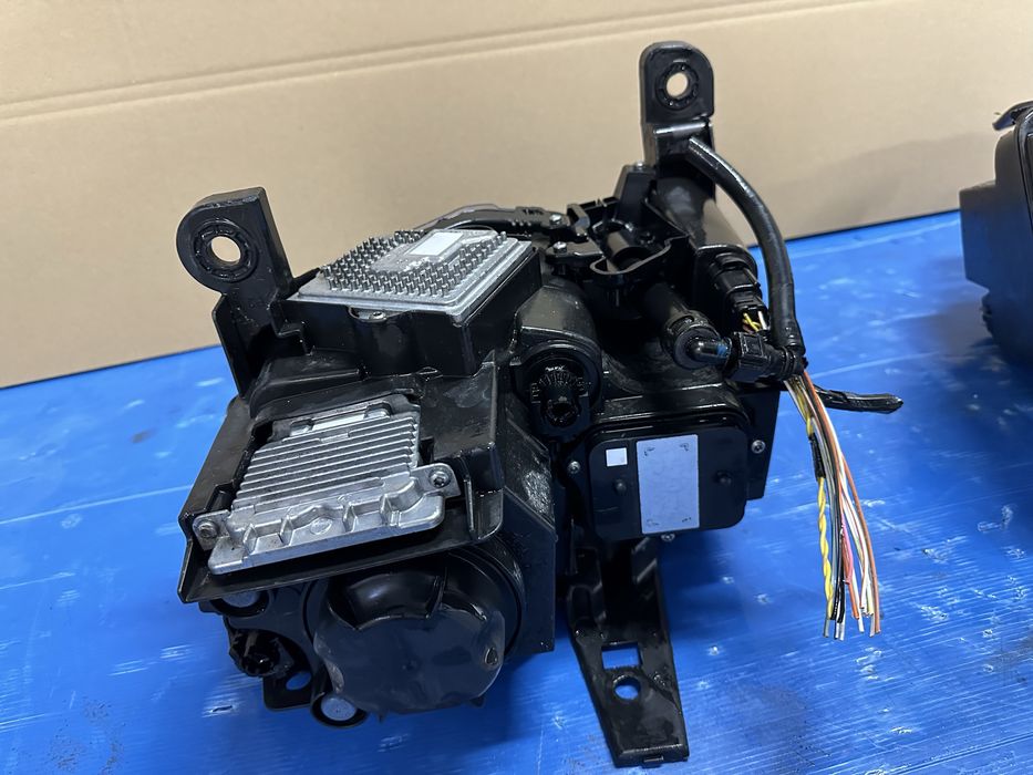 Jeep Grand cherokee Wk2 lampa Bi xenon led skrętna kompletna