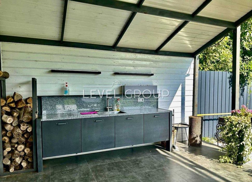 Продається сучасний будинок з якісним ремонтом у Русанівських садах