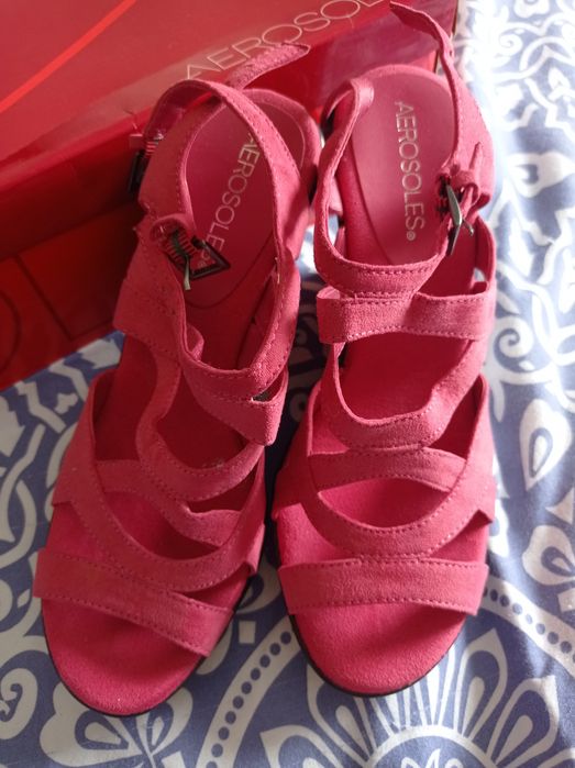 Sapatos aerosoles novos