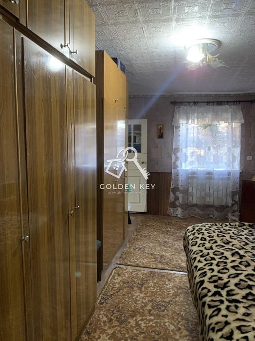 Продаж будинку із великою ділянкою