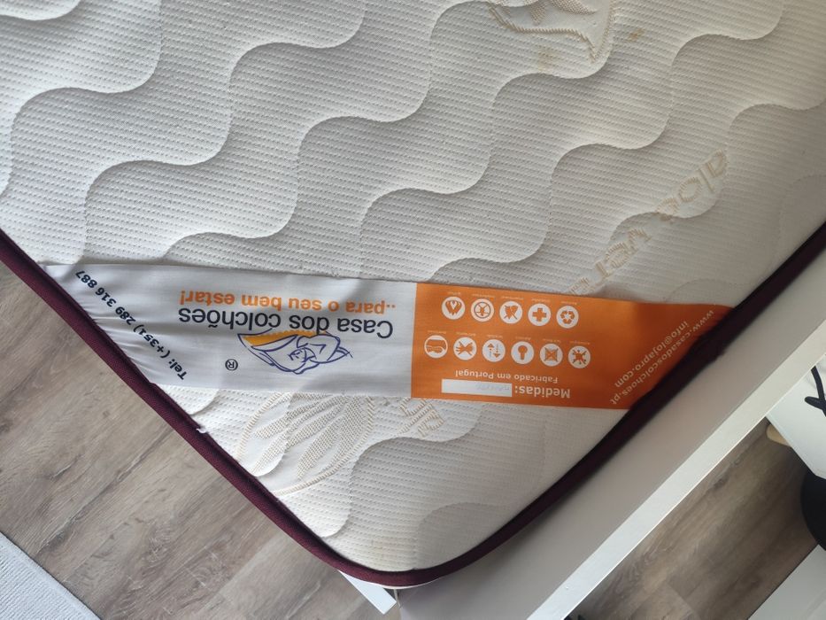 Cama com duas gavetas e extensível para colchão casal
