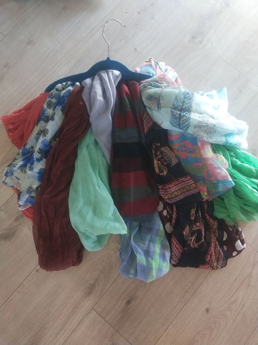 Paka paczka zestaw komplet chustek apaszek szalików damskich 12 sztuk