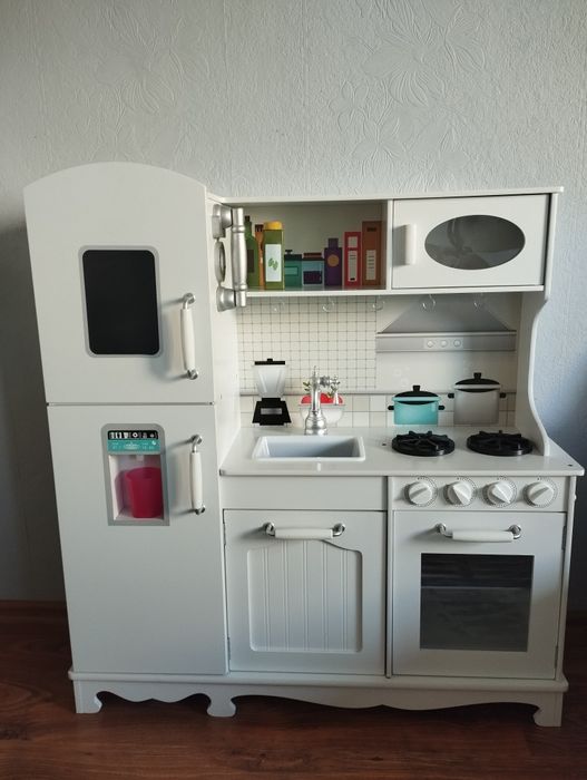 Duża drewniana kuchnia dla dzieci