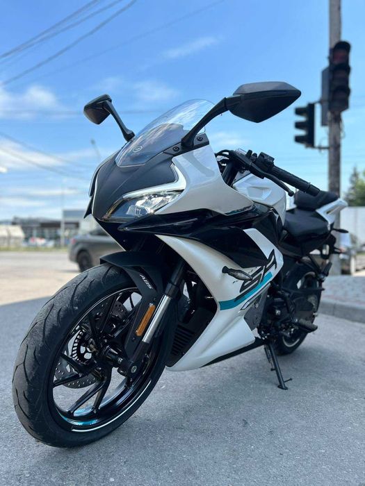 Мотоцикл CFMOTO 300SR