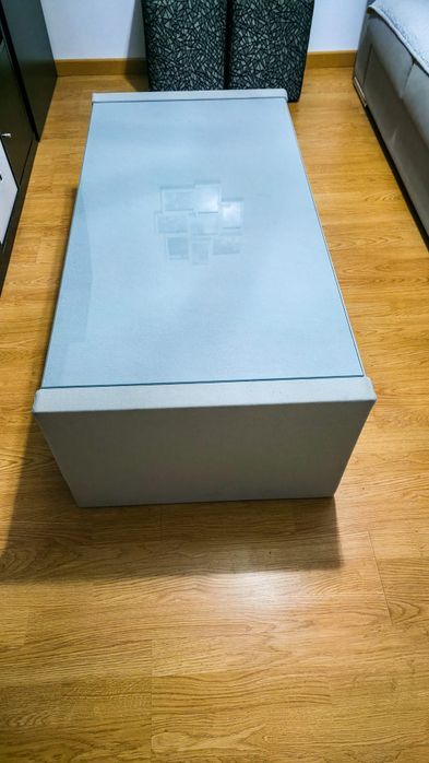 Mesa de centro com vidro