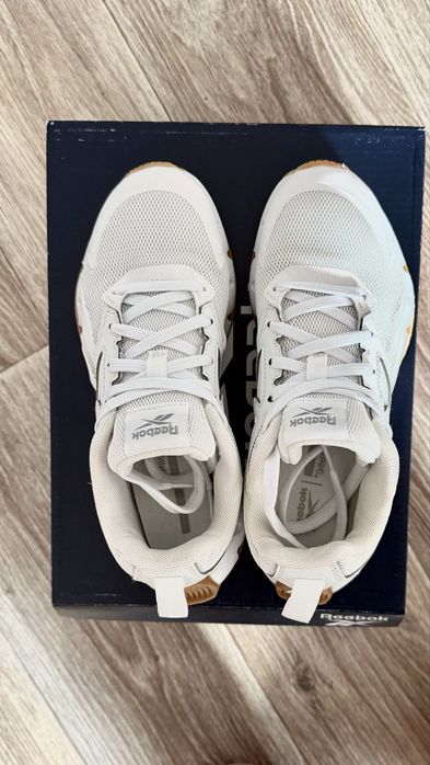 Продам жіночі кросівки Reebok