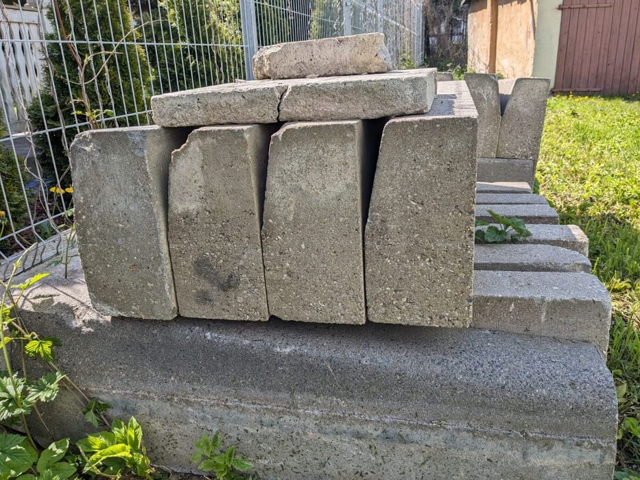 Krawężniki, obrzeża drogowe.